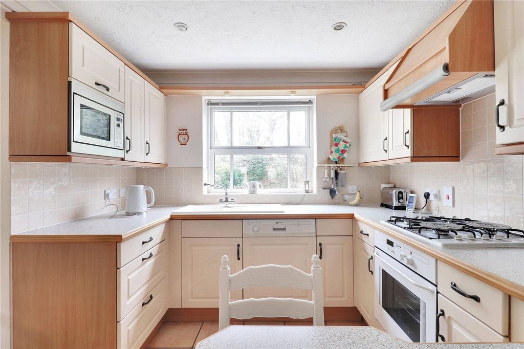 Property photo 3 of 18 Kitchen