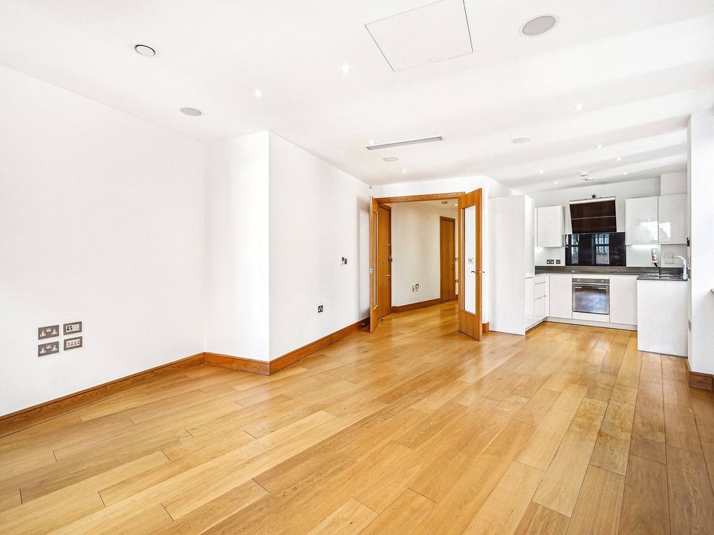 Property photo 2 of 18 Ludgate Broadway