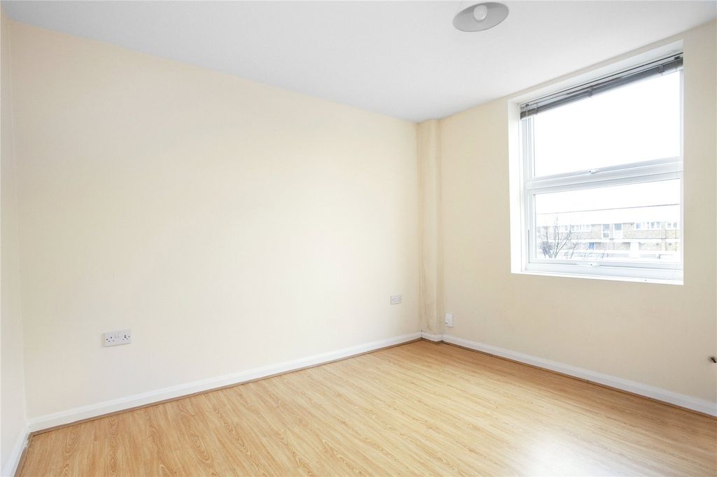 Property photo 3 of 8 Bedroom