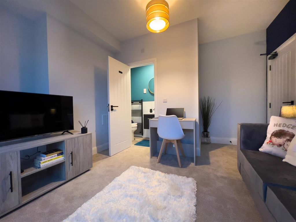 Property photo 3 of 9 Lounge.Jpg