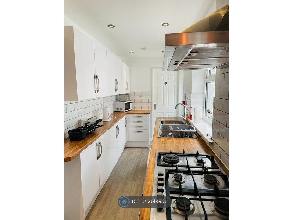 Property photo 2 of 27
