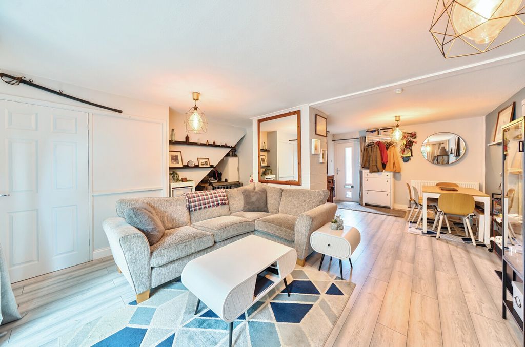 Property photo 3 of 16 1320978-7-6871440...