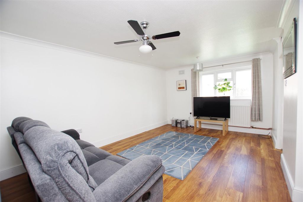 Property photo 3 of 10 Lounge/Diner