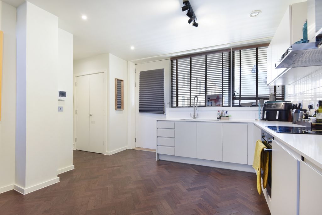 Property photo 3 of 15 Kitchen