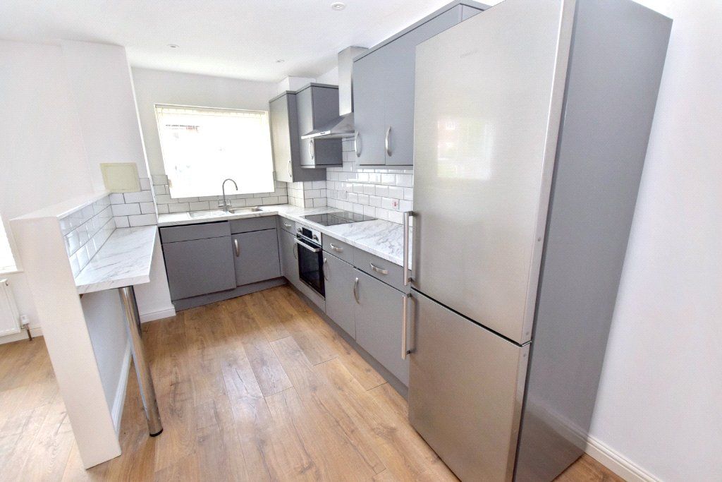 Property photo 3 of 14 Kitchen Area
