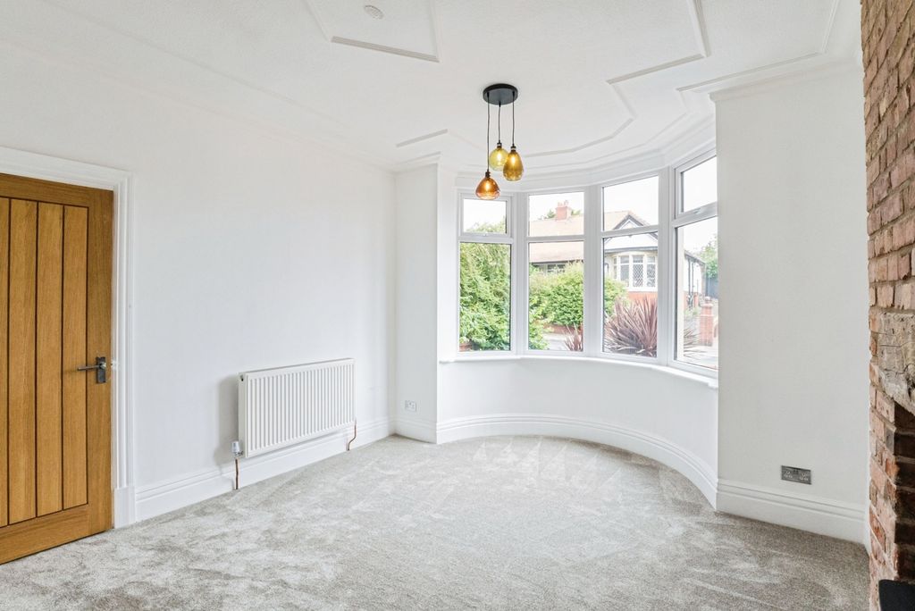 Property photo 3 of 21 Pbox-Img.Jpg