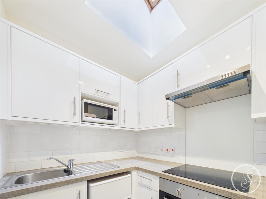 Property photo 3 of 16 Cam02071G0-Pr0996-Still021.Jpg