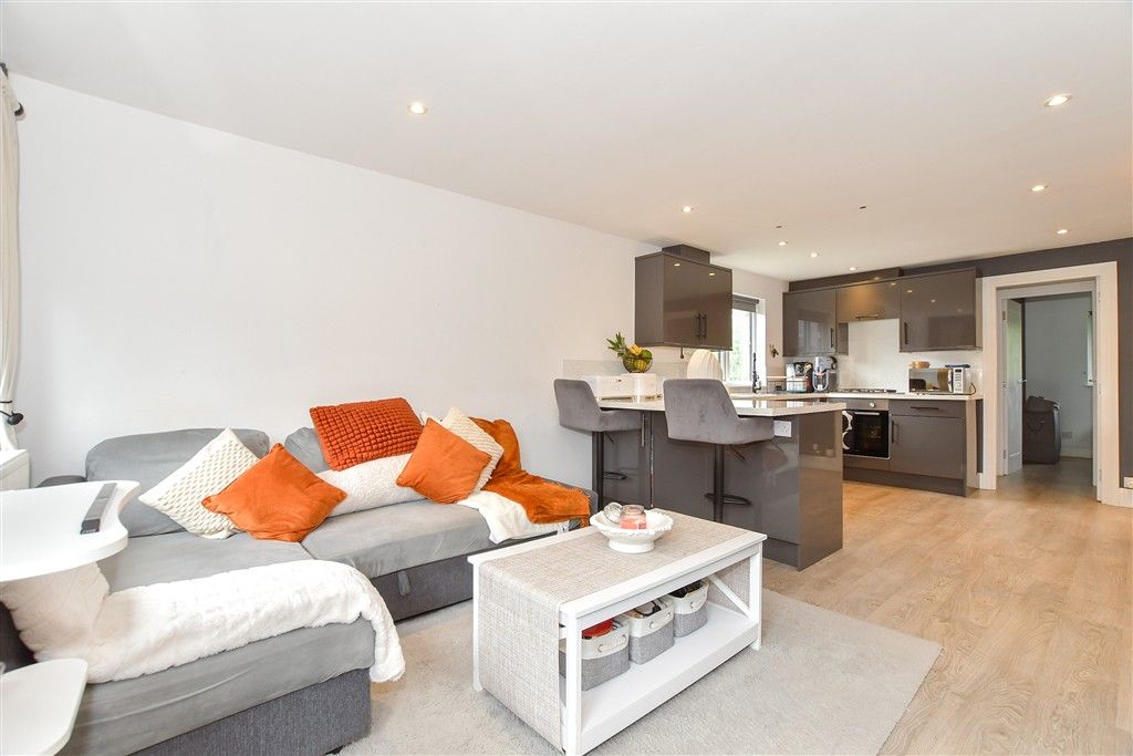 Property photo 2 of 10 Lounge/Kitchen