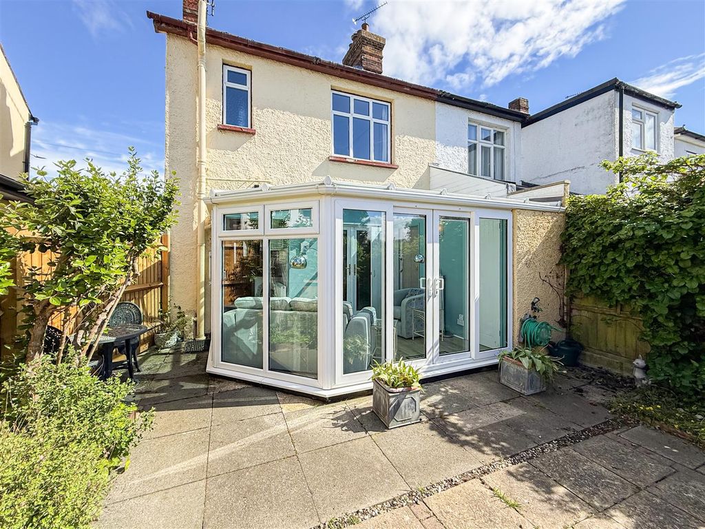 Property photo 2 of 18 Garden