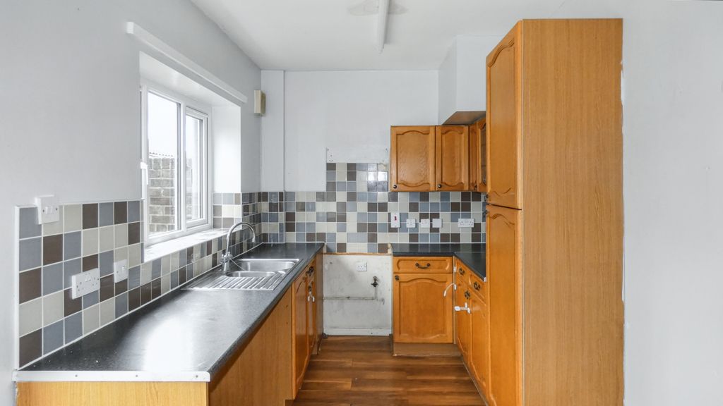 Property photo 2 of 17 138 Ellerburn Avenue, Hull, East Yorkshire, Hu6 9Rn