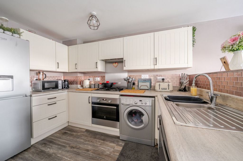 Property photo 2 of 20