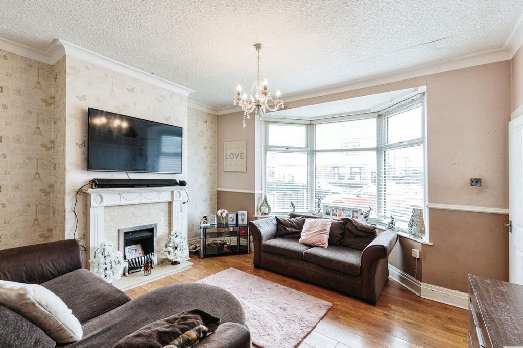 Property photo 3 of 8