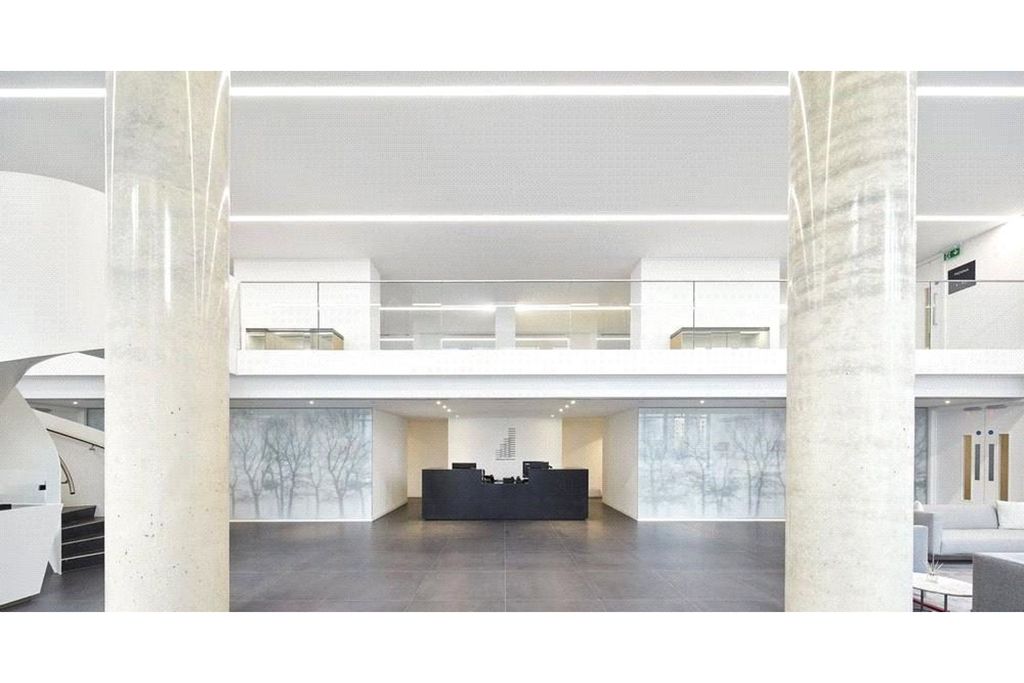 Property photo 3 of 17 Lobby