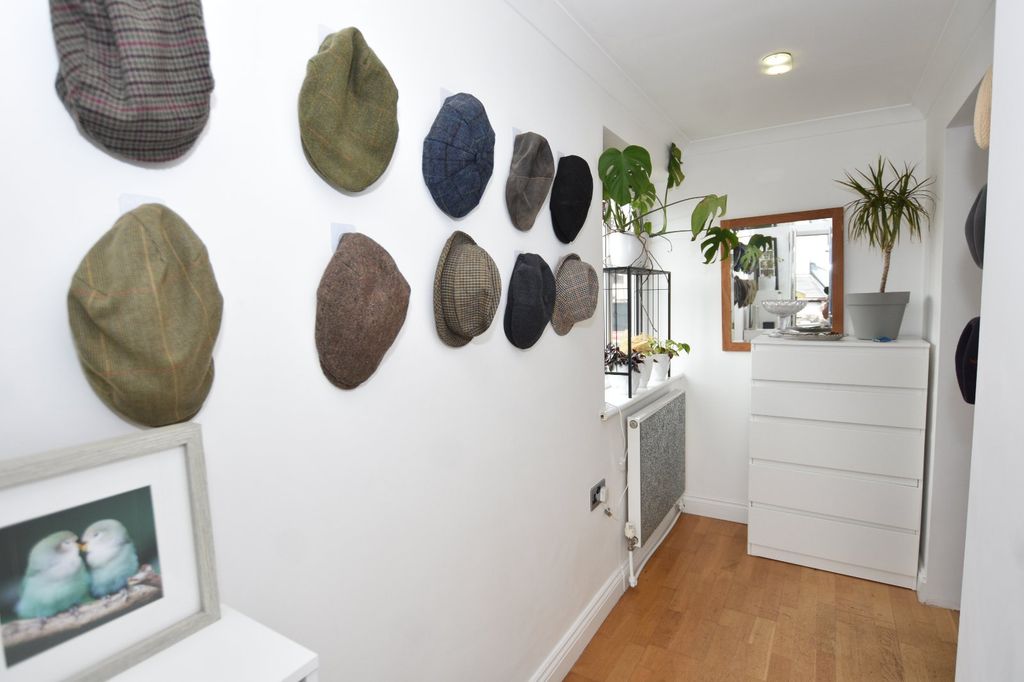 Property photo 2 of 26 Entrance Hall