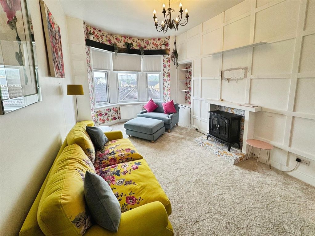 Property photo 3 of 8 5