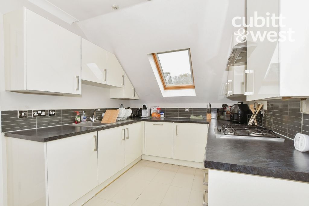 Property photo 2 of 12 Kitchen