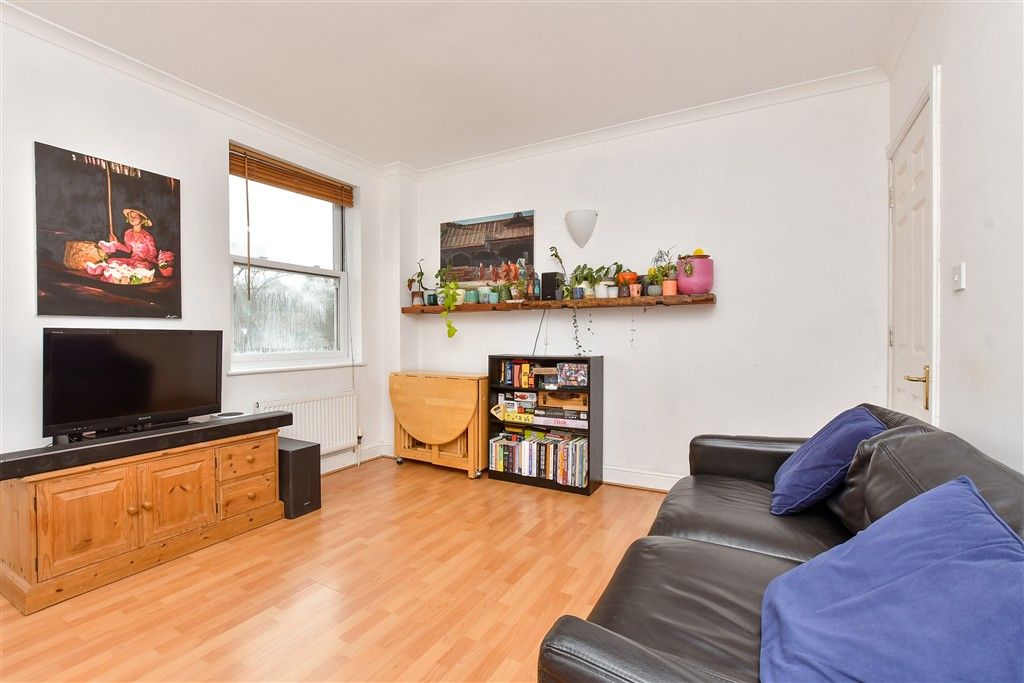 Property photo 1 of 11 Lounge