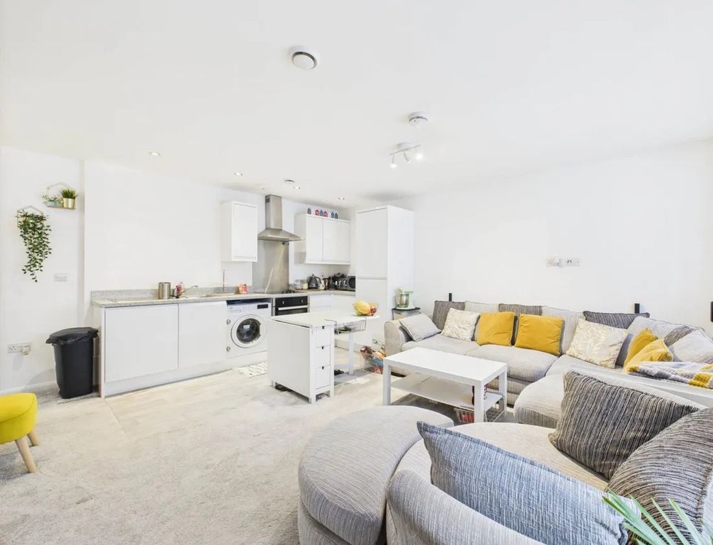 Property photo 3 of 9 4365263