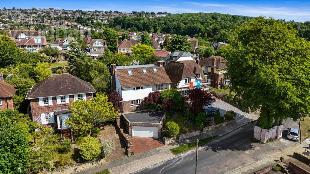 Property photo 1 of 51 Picture No. 21