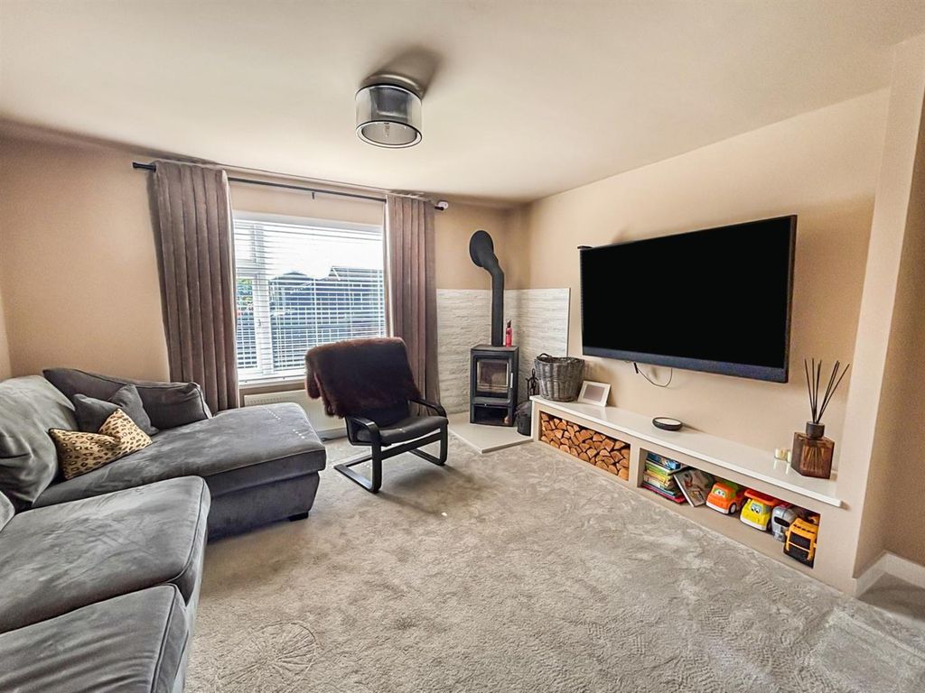 Property photo 2 of 10 Lounge.Jpg