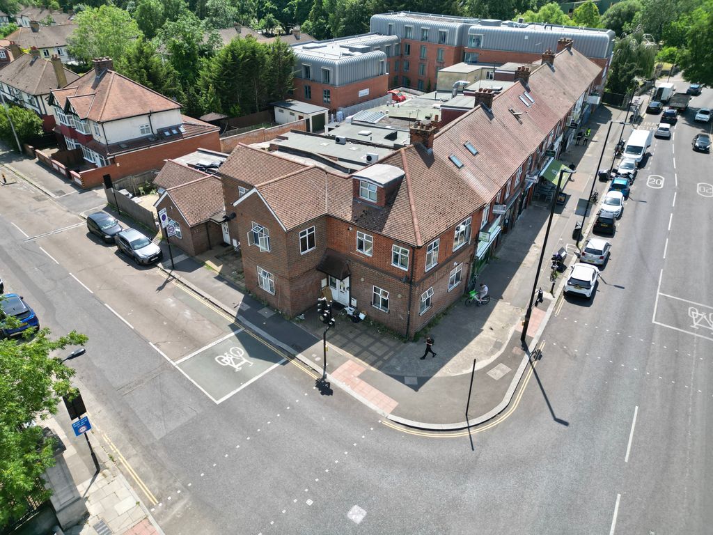 Property photo 2 of 21 1 The Pavement, Popes Lane, London W5 4Ng