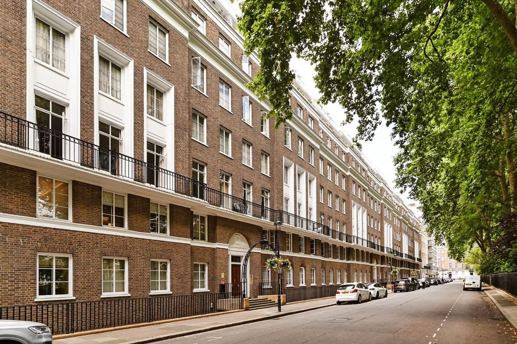 Property photo 3 of 15 2-35-Bryanston-Square (14).Jpg