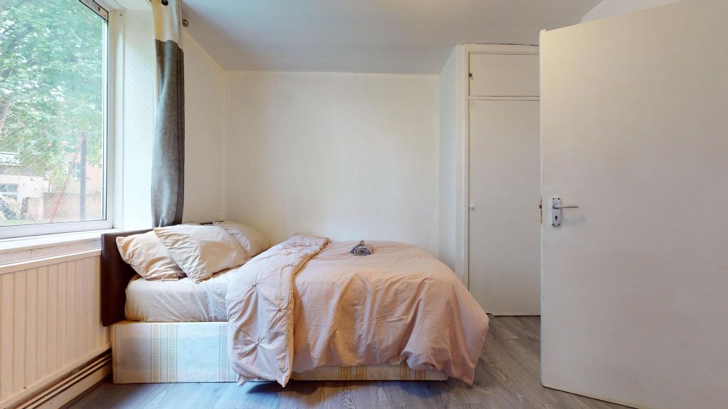Property photo 1 of 17 Bedroom 2