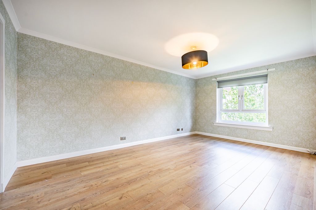 Property photo 2 of 27