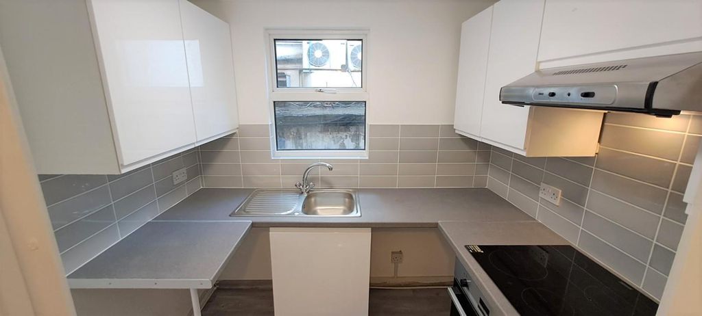 Property photo 2 of 8 Kitchen.Jpg