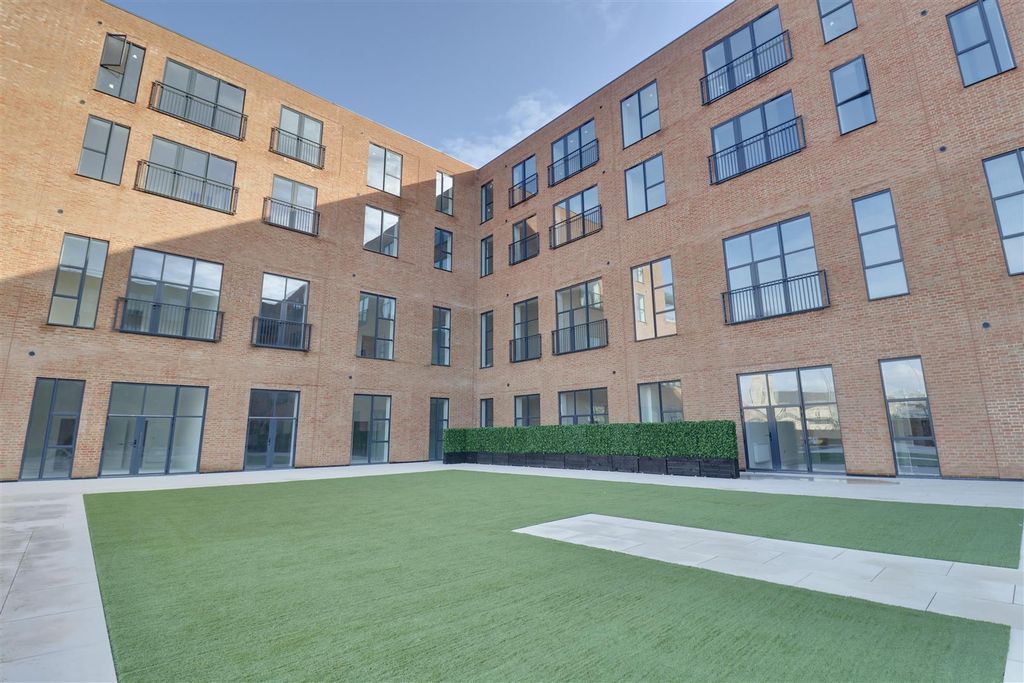 Property photo 1 of 18 8A8Cb595-A6Be-4F3D-92C3-F8C6571C12B6_1_201_A.Jpeg