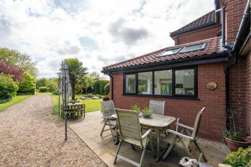 Property photo 2 of 37
