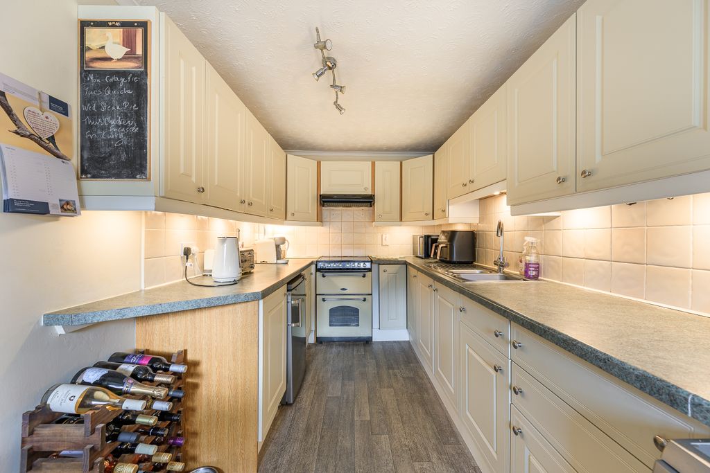 Property photo 3 of 26 Kitchen