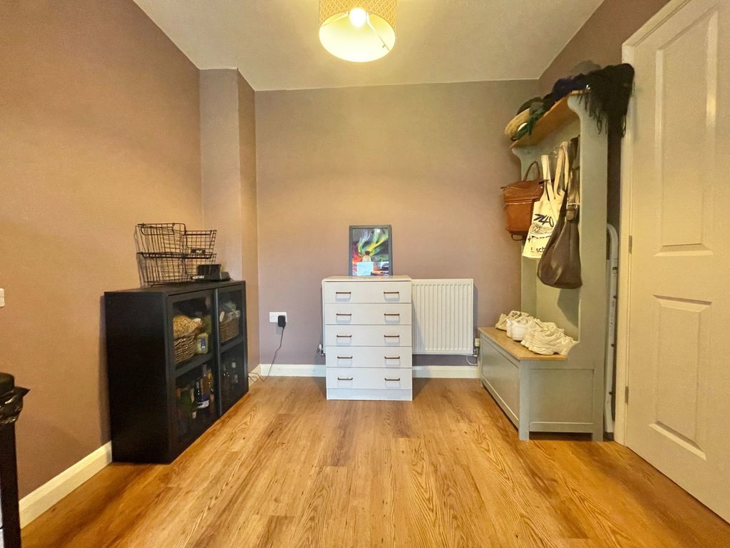 Property photo 3 of 27