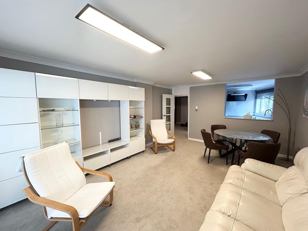 Property photo 3 of 13 Lounge/Diner
