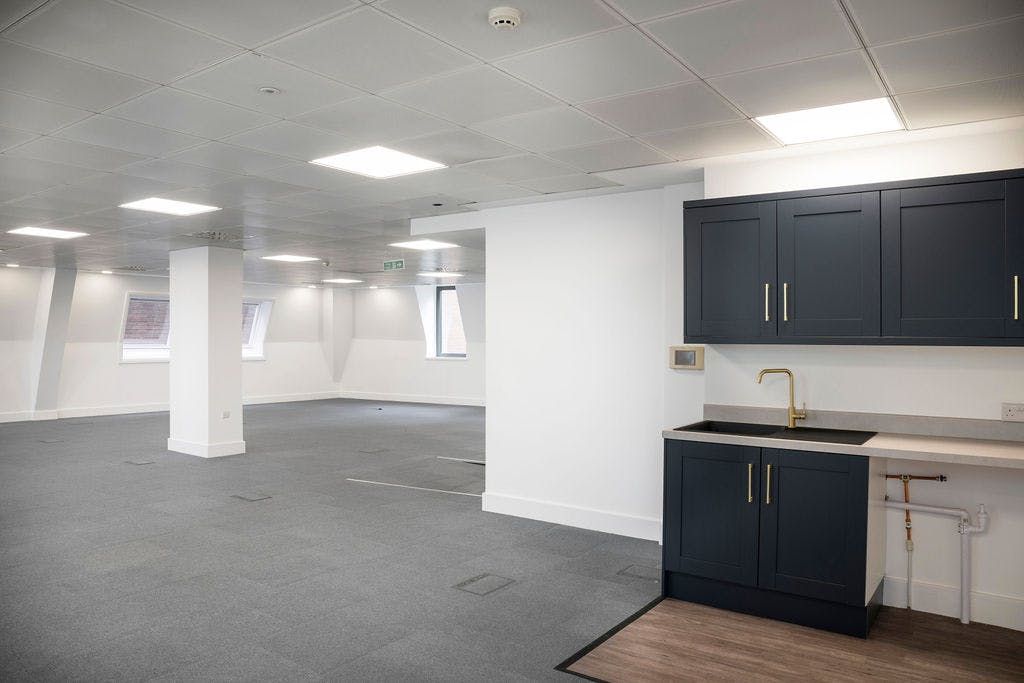 Property photo 2 of 21 Wpv_Livery_Vacantsuitetopfloor1.Jpg