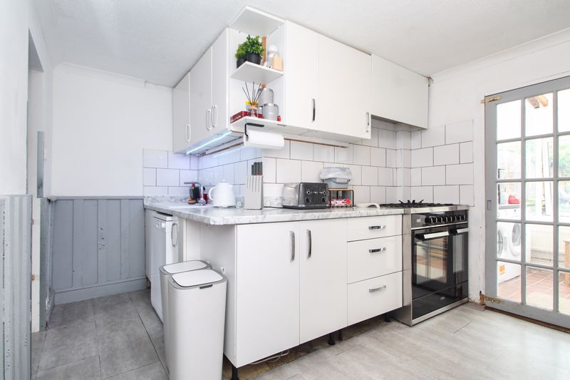 Property photo 3 of 11 Kitchen