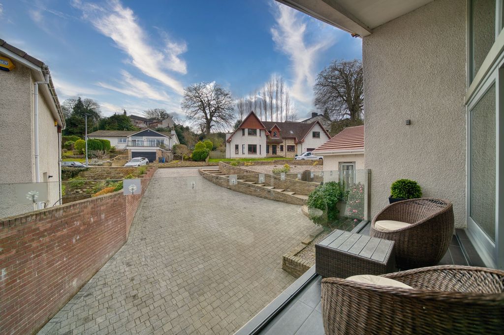 Property photo 3 of 51