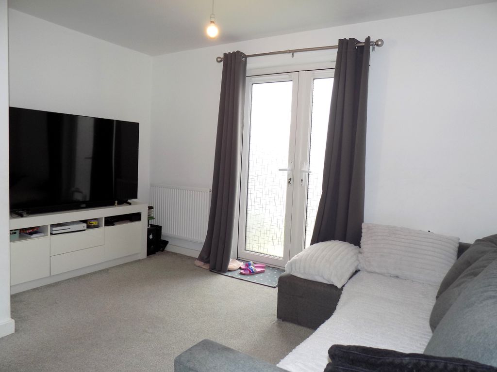 Property photo 3 of 13 Lounge