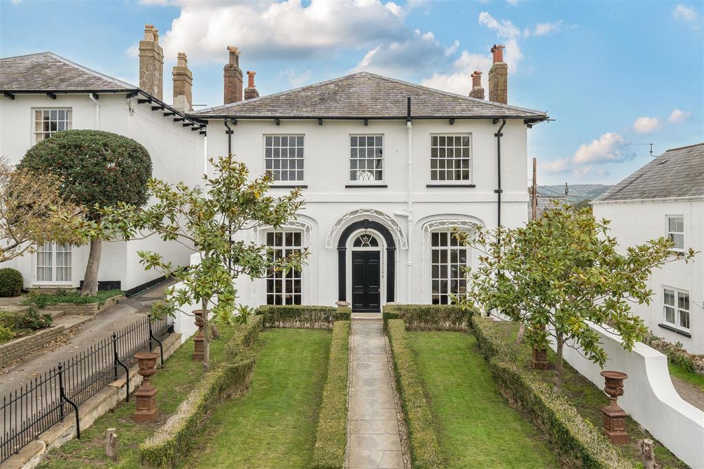 Property photo 1 of 28