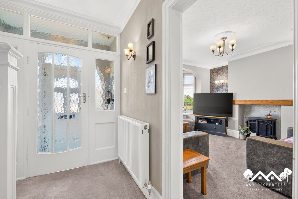 Property photo 2 of 33