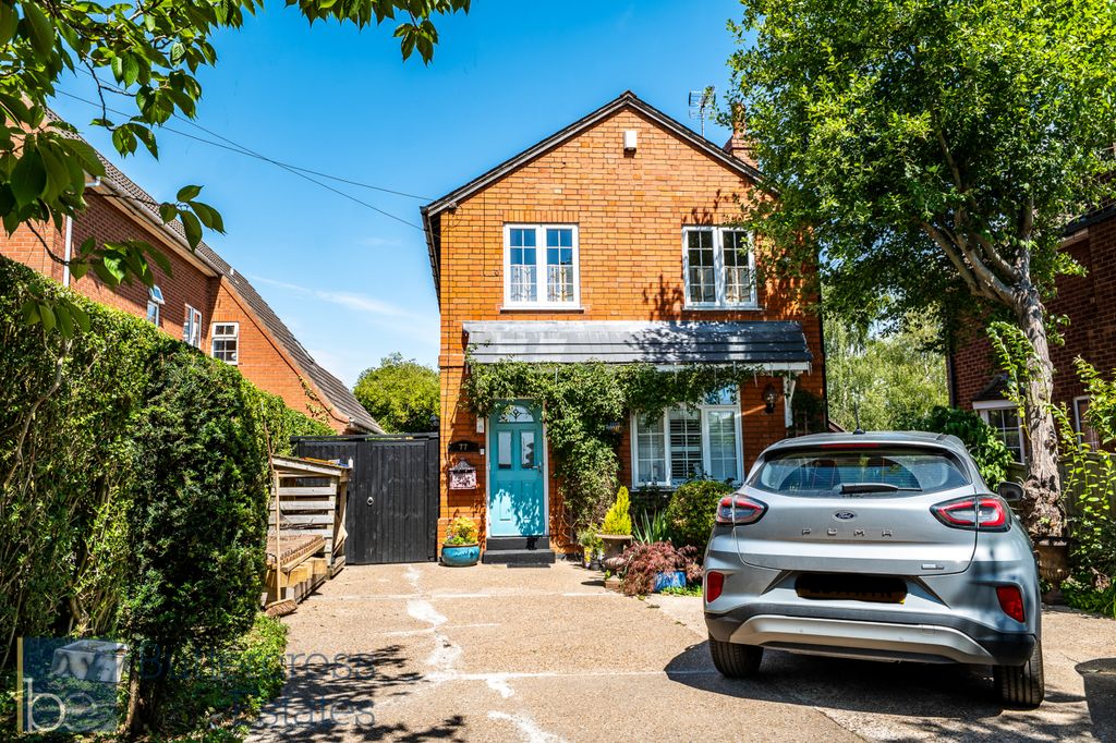 Property photo 3 of 29 Beacon Hill Road