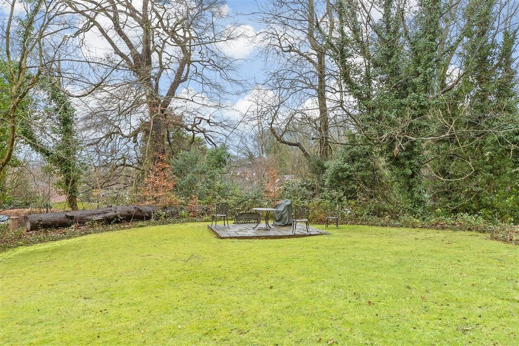 Property photo 2 of 14 Communal Gardens