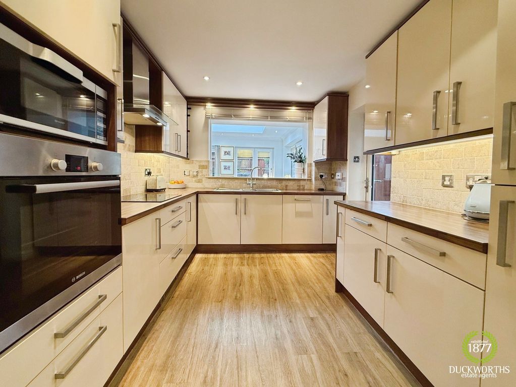 Property photo 3 of 36