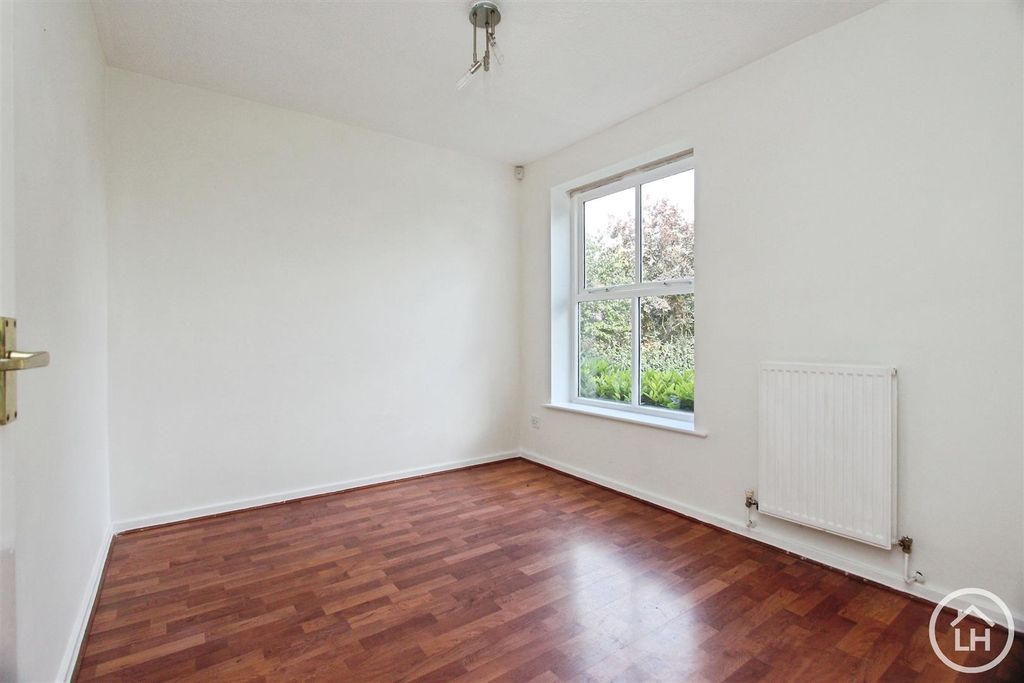 Property photo 3 of 11 Dining Room