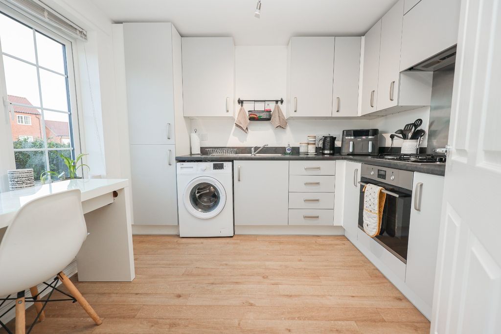 Property photo 3 of 19 4702784