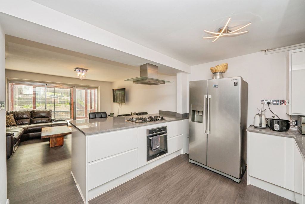 Property photo 2 of 23 Pbox-Img.Jpg