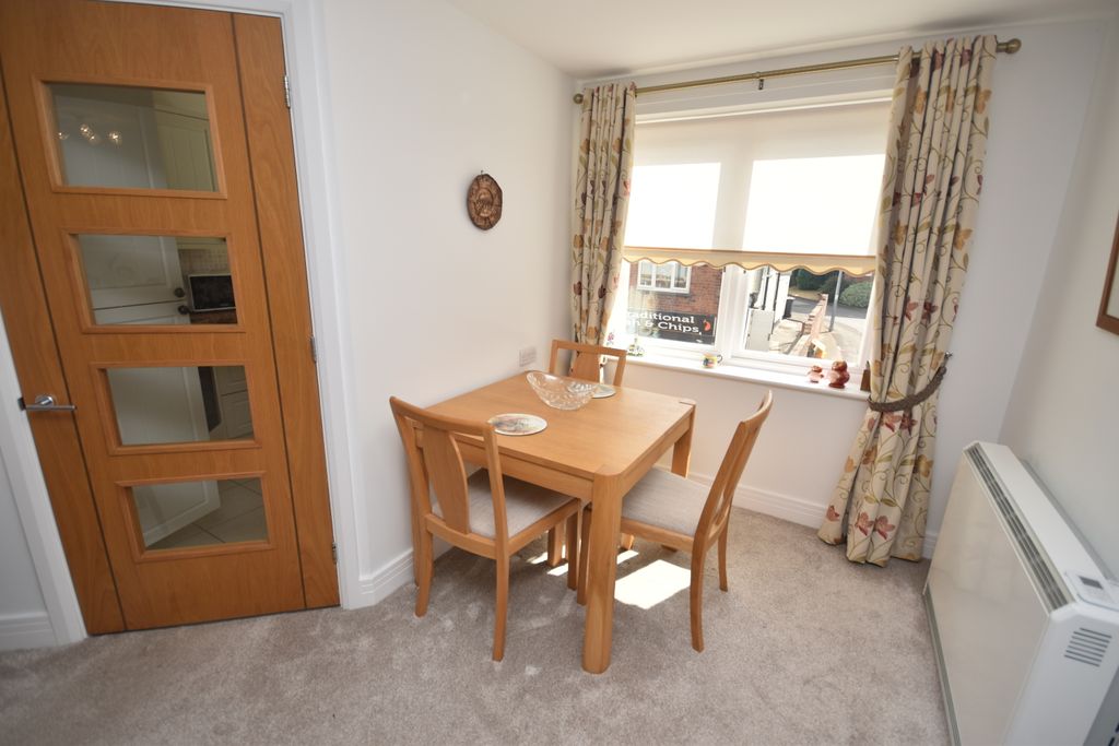 Property photo 3 of 10 Dining Room