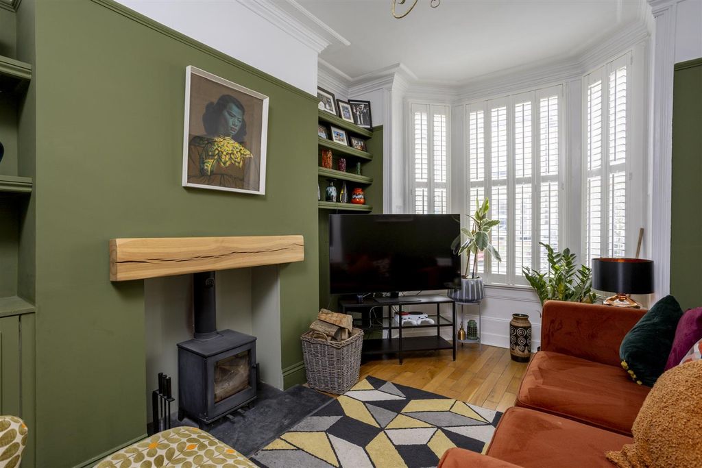 Property photo 3 of 32 56_Russell_Street_2.Jpg