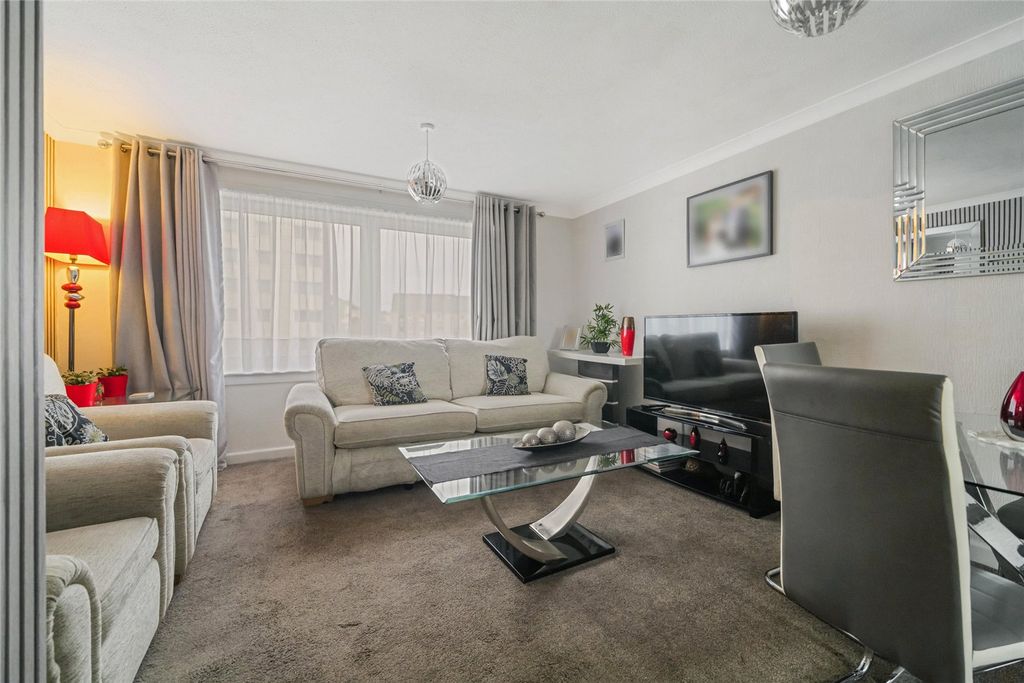 Property photo 3 of 19 Living/Dining