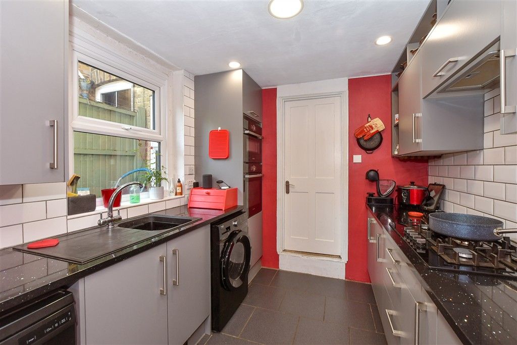 Property photo 3 of 11 Kitchen